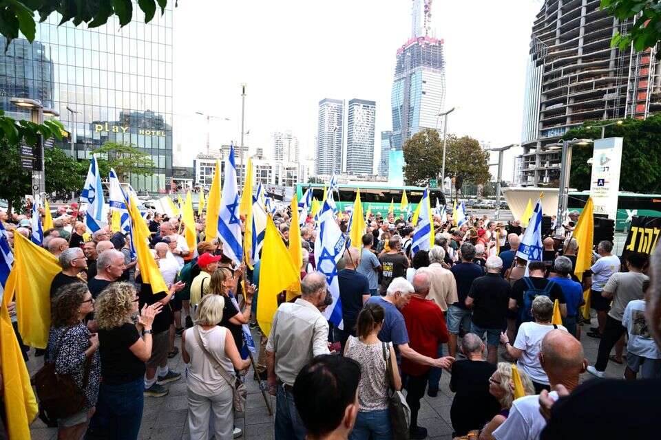 מחאת הטייסים מול לשכת שר הביטחון , יוסי זליגר