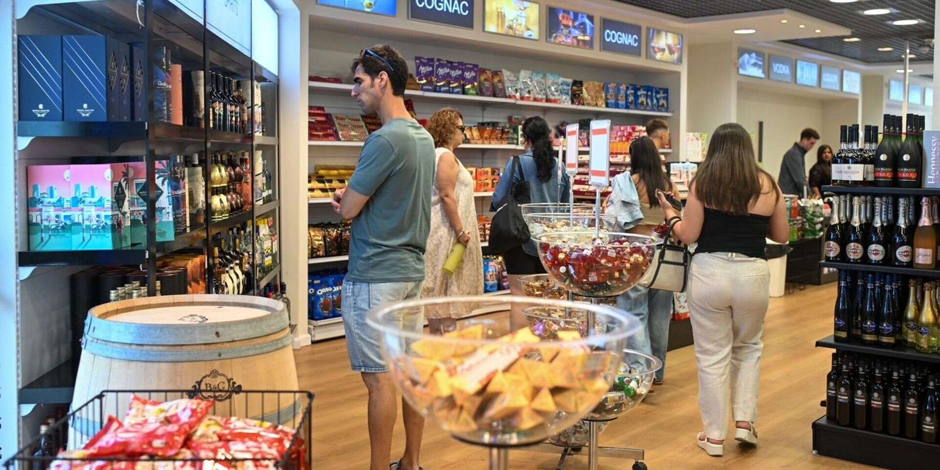 חנות הדיוטי פרי בנמל התעופה בחיפה נפתחה הבוקר בהשקה חגיגית , רמי שלוש