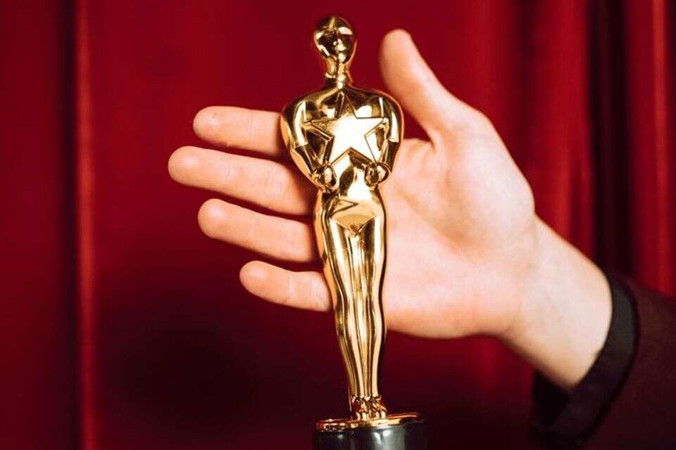 ״הצד האפל של התהילה": מה באמת קורה כשמתפרסמים מוקדם מדי