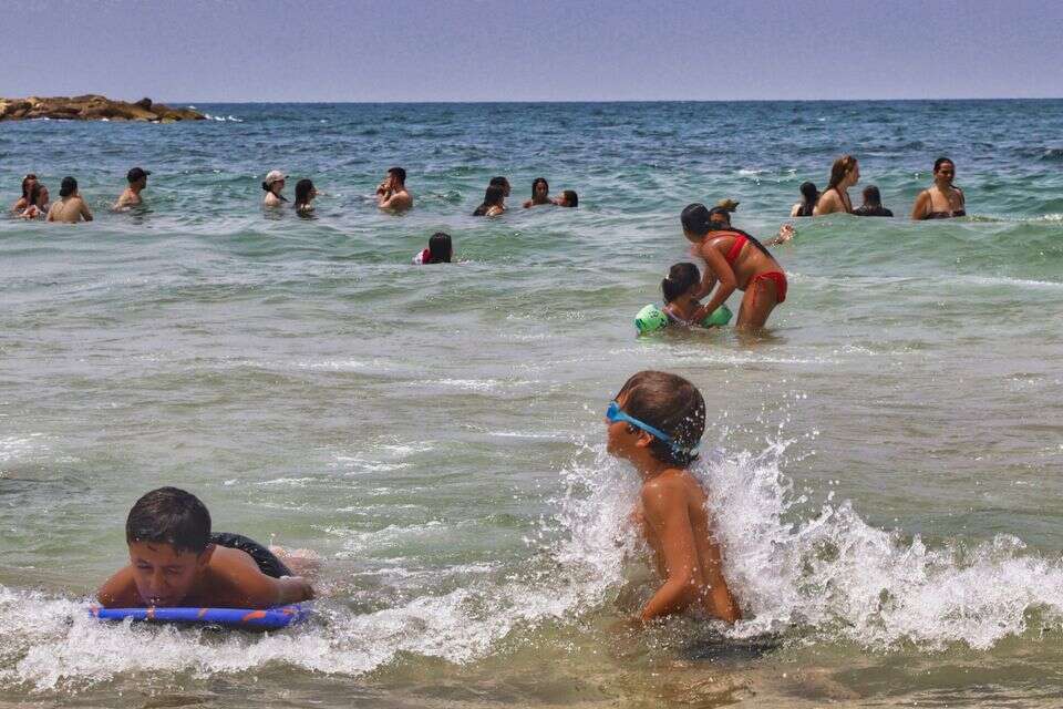 ילדים בחוף הים , יהושוע יוסף