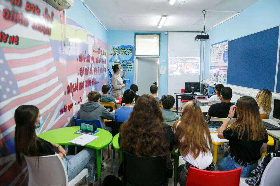 תלמידים בבית ספר , לירון מולדובן