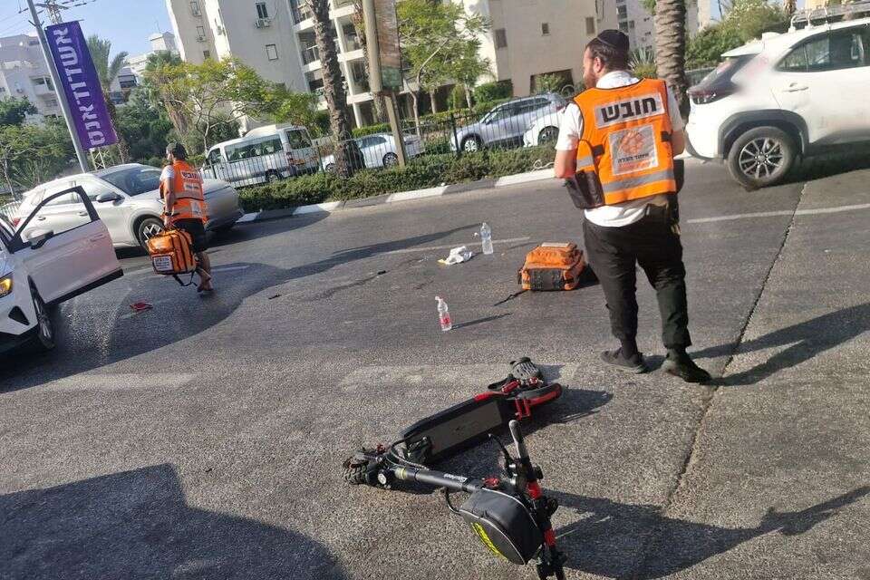 רוכב קורקינט בן 18 נפצע בינוני בתאונה באשדוד , דוברות איחוד הצלה