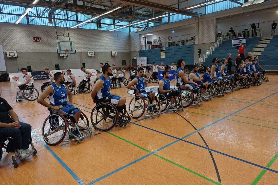 נבחרת בריטניה בכדורסל כסאות גלגלים מבזה את ההמנון הישראלי , דרור אבן זהב