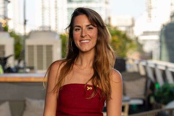 מבלה עם החבר החדש. רוני צדקא , אורטל דהן זיו