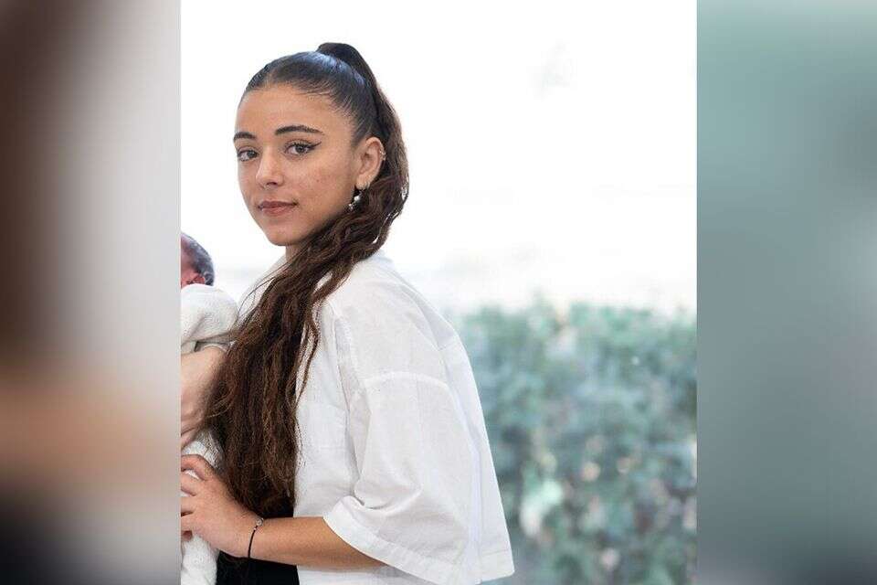 מלכות רחל, נערת מעל חודש , ללא