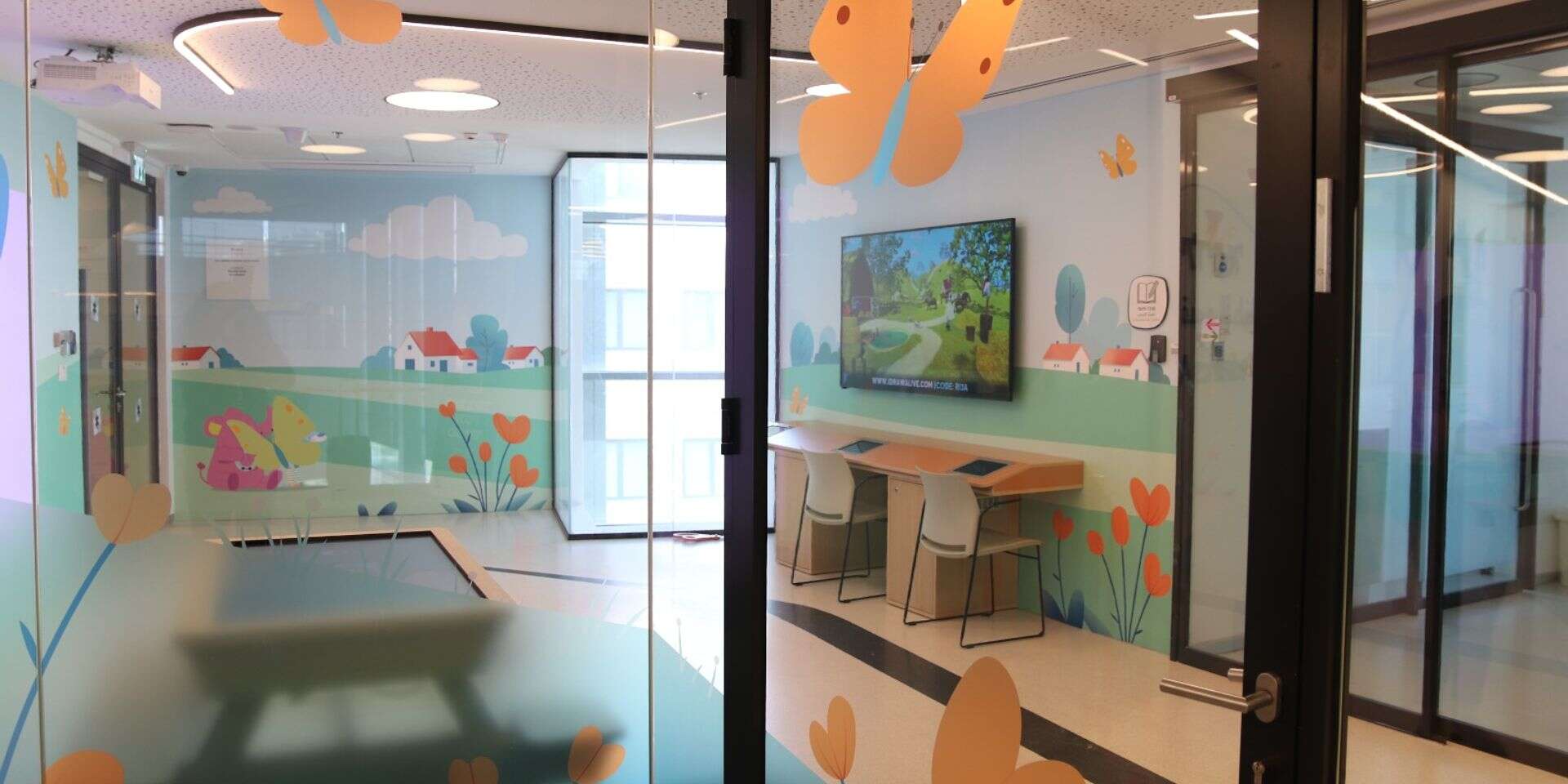 חדר המשחקים על שם שירי, אריאל וכפיר ביבס בשניידר , מרכז שניידר
