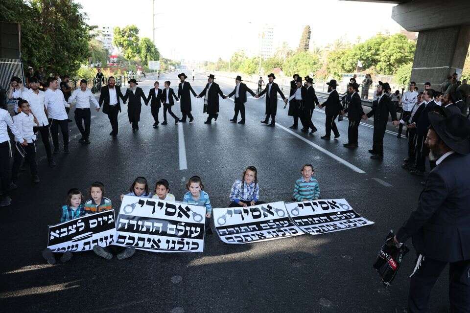 הדילמה בציונות הדתית: הישיבה הלילית עם הרבנים - והתנאים לתמיכה בחוק הגיוס