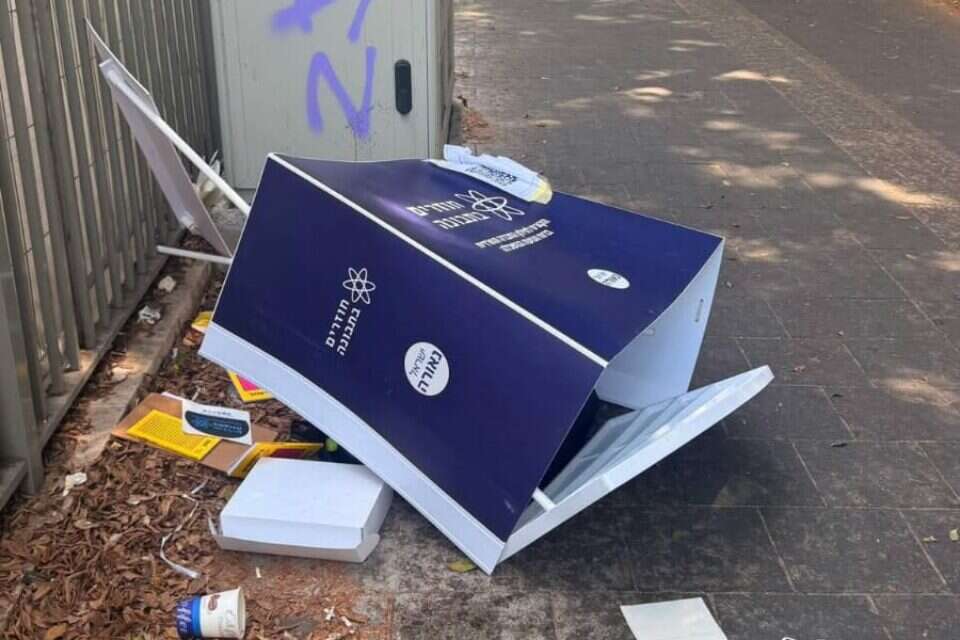 דוכן של "חזורים בתבונה" שנפגע בתל אביב, ארכיון , מתוך פייסבוק