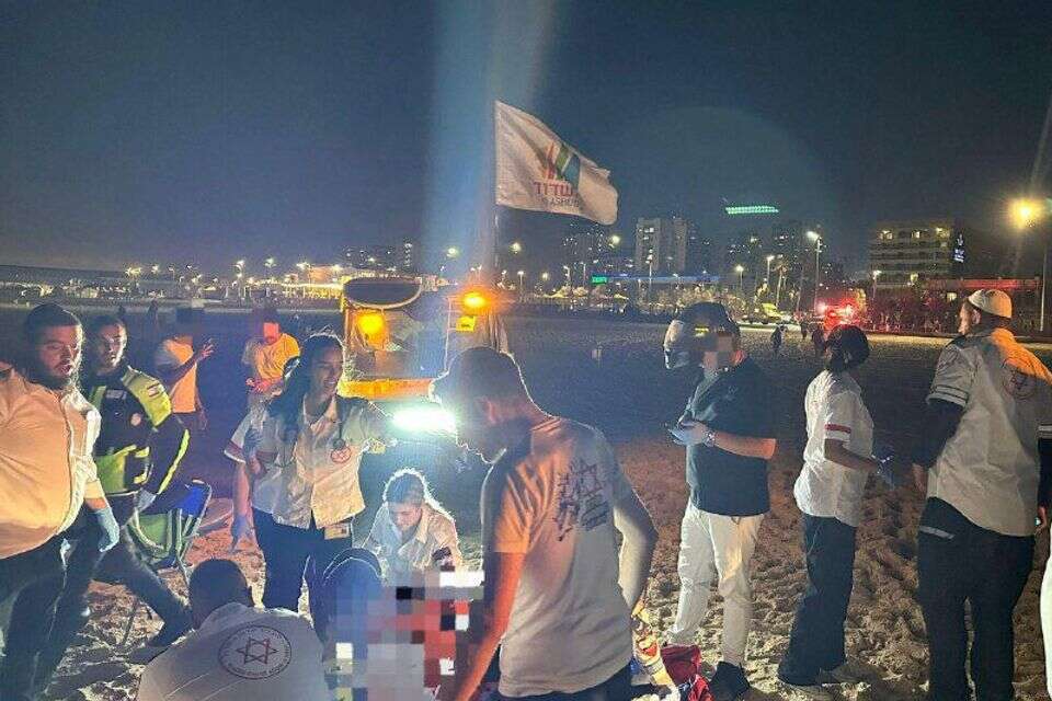 אחרי שעות ההצלה: גבר טבע בחוף לא מוכרז באשדוד , דוברות מד"א