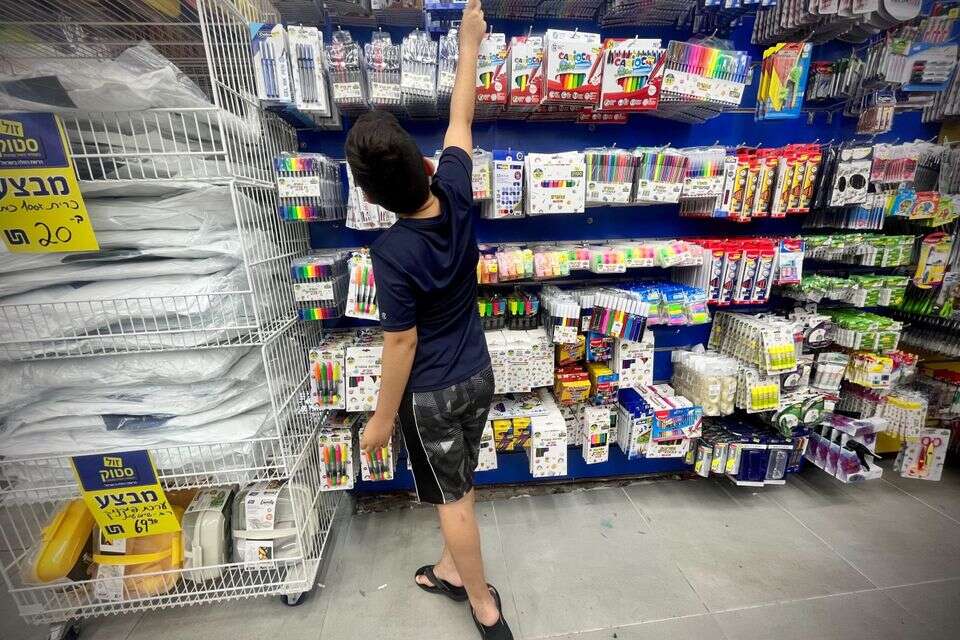 קניות לקראת החזרה לבית הספר , עמי שומן