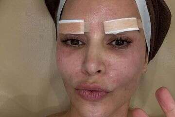 קים קרדשיאן בקוריאה: מסכות, זריקות והרבה רעש