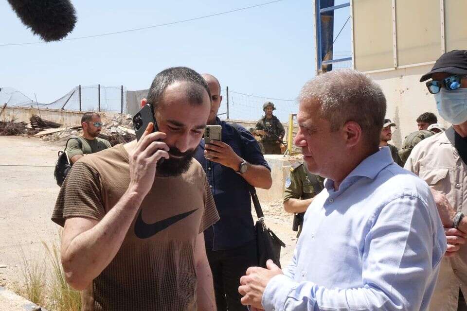 סלאח אבו-חסיין, אזרח ישראלי שהיה כלוא בלבנון במשך כשנה הושב לישראל
, מיכאל דימנשטיין, לע״מ