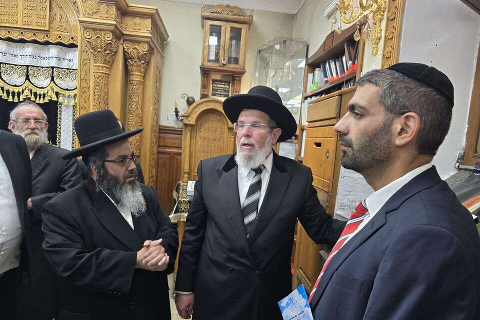 הרב הראשי לישראל קלמן בר בביקורו באומן , שלומי אלישע דובר הקהילה יהודית