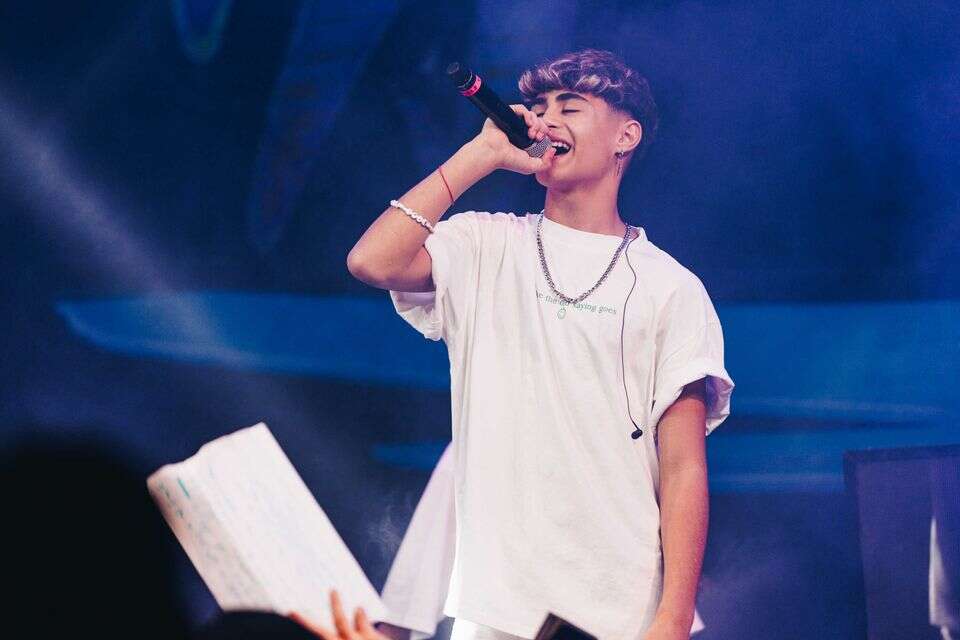 "עברתי בריונות, ההורים נפרדו – ואני כאן כדי להראות שלא מוותרים": אייל לוי פותח הכל