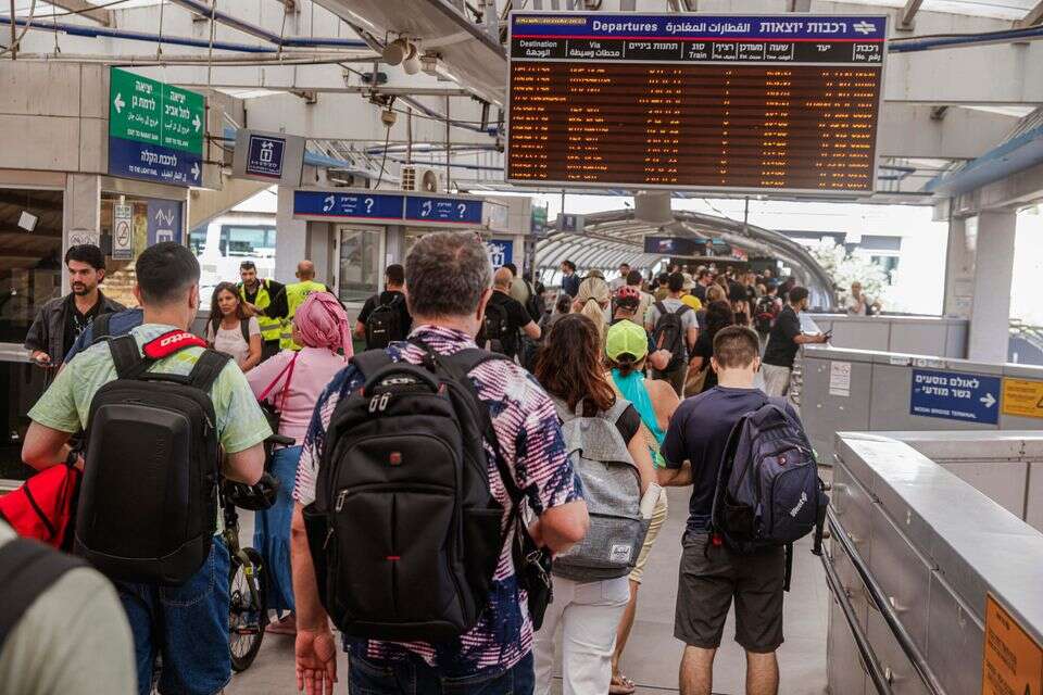 נוסעים בסובידור מרכז , יהושע יוסף