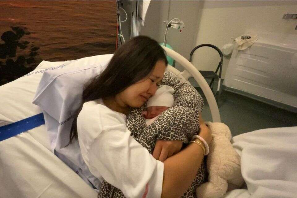 איוונה ניקולין ברונלנד ובתה התינוקת , מתוך פייסבוק