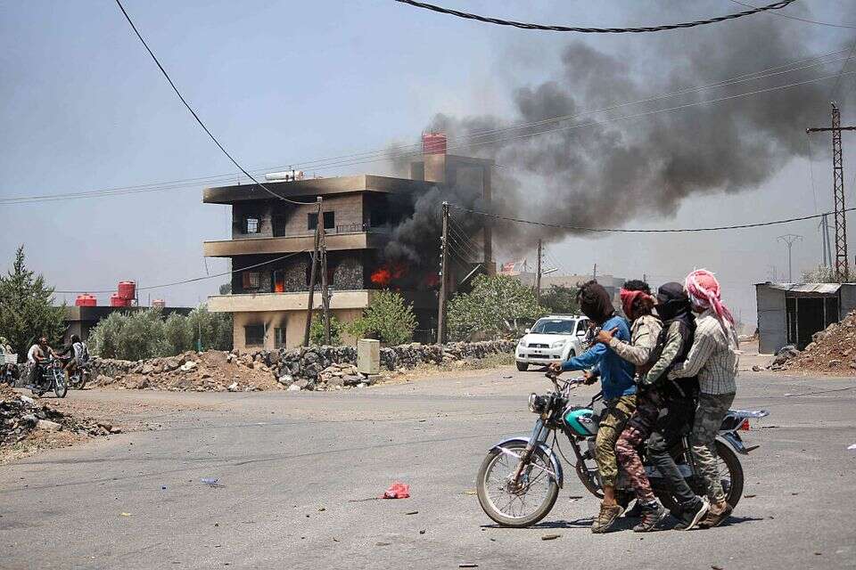 לוחמי מיליציות באזורי העימות , AFP
