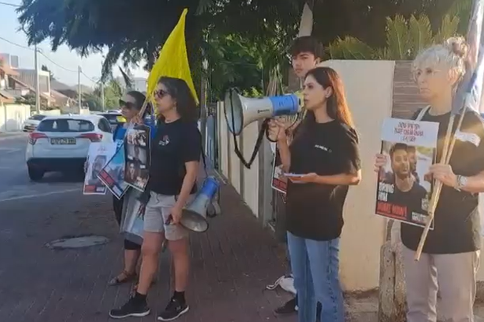 מחאה מול בית השר דיכטר , ללא קרדיט