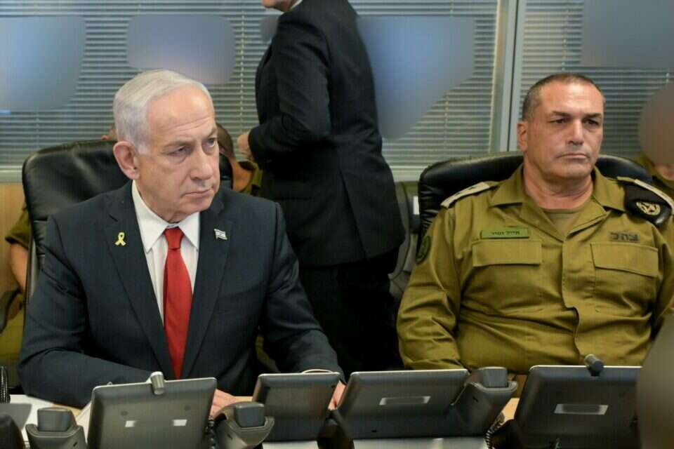 נתניהו, כ"ץ וזמיר בבור חיל האוויר בקרייה , מעיין טואף/ לע״מ