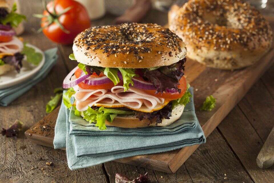 בייגל פסטרמה , יח"צ מאפה נאמן
