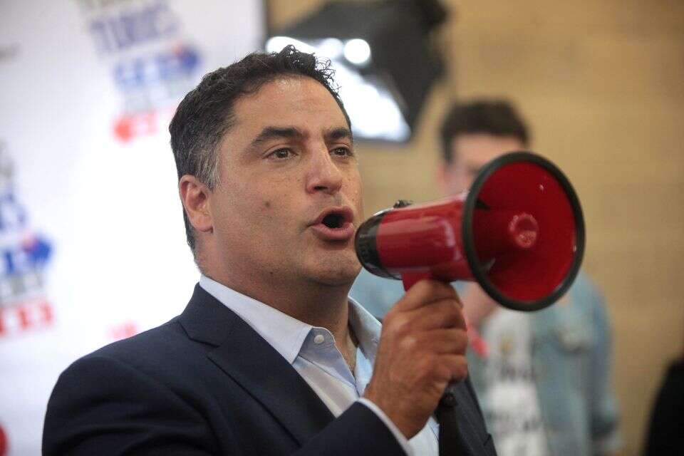 צ'נק אויגור, מייסד ובעלי The Young Turks, בכנס Politicon 2016 , Gage Skidmore / flickr