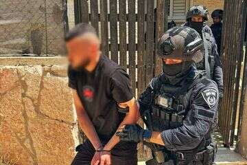 "אהבה לשהידים ול-7 באוקטובר": מעצר אחד החשודים שתמך בטרור והסתה  , דוברות המשטרה