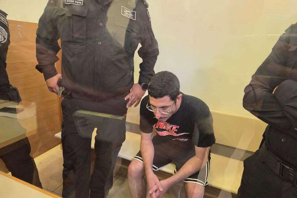 אוראל שרון, המורה החשוד באונס , ירון דורון
