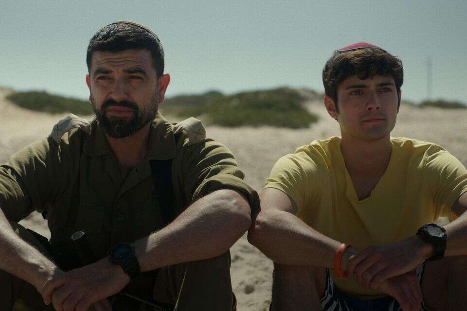 ״מביך שאחד כמו עמוס תמם משתף עם זה פעולה״. ההתנתקות , כאן 11