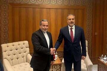 שר החוץ הטורקי האקן פידאן נפגש עם מקבילו האיראני עבאס עראקצ'י בסעודיה , ללא
