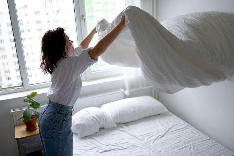 החלפת מצעים. לא תסתבכו עם הקצוות המציקות , freepik