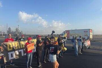 פעילי מחאה חסמו את כביש 1 באזור מחלף נשרים , רות תגור