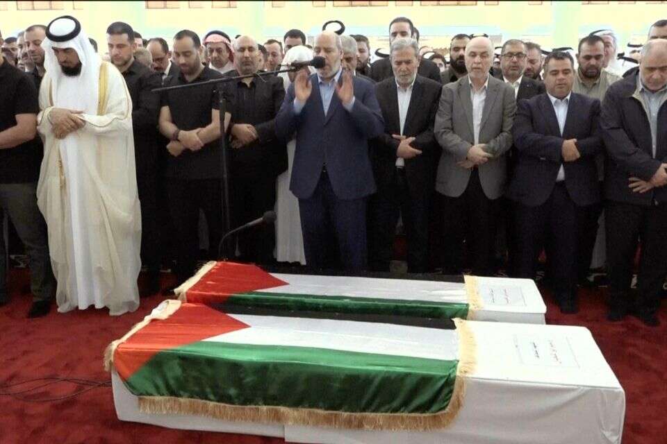 ח'ליל אל-חיה (במרכז) ואנשי חמאס בהלווייתו של אסמעיל הנייה, אוגוסט 2024 , אי.פי