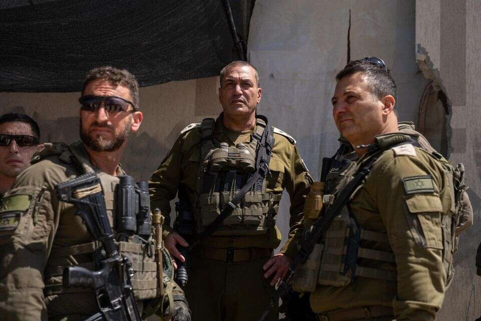 הרמטכ"ל אייל זמיר בעזה לצד האלוף יניב עשור ותת-אלוף ברק חירם , דובר צה"ל