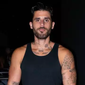 "תחזור בארון": גלעד מ״האח הגדול״ איים על עובד חניה