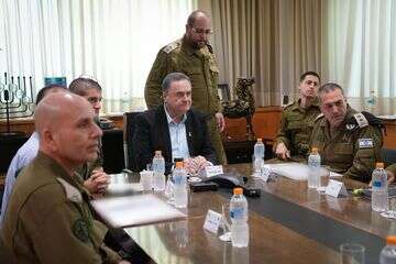 הרמטכ''ל ושר הביטחון - מאשרים את התקיפה בתימן , אלעד מלכה, משרד הביטחון