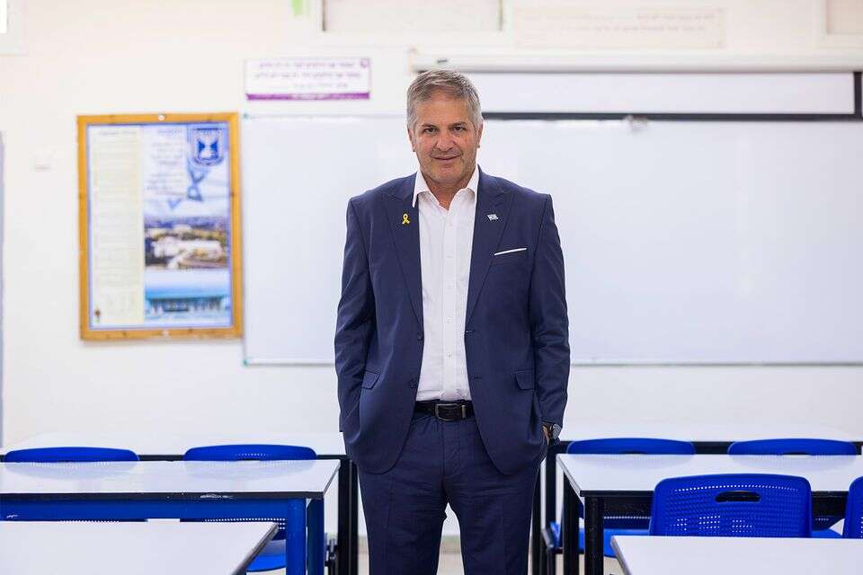 שר החינוך יואב קיש , מיכה בריקמן