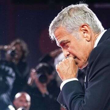 סינוסיטיס או לא: ג'ורג' קלוני על השטיח האדום בוונציה