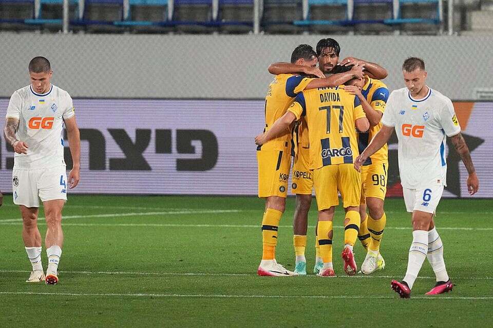 שחקני מכבי תל אביב חוגגים מול דינמו קייב , AP