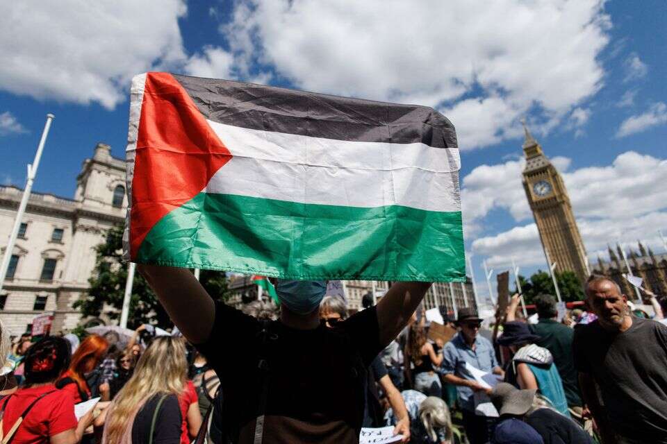 דגל פלשתין בהפגנה בלונדון (ארכיון) , EPA