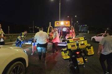 אמבולנס של מד"א בזירת האירוע בכביש 44 , תיעוד מבצעי מד"א