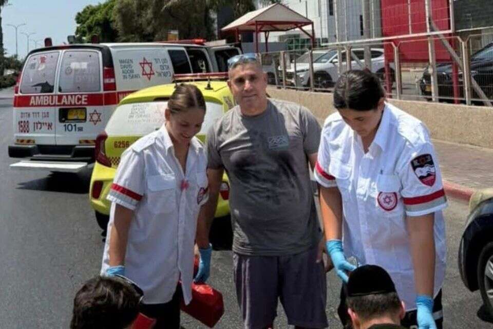 משה מור ותלמידותיו, מתנדבות מד"א , דוברות המועצה המקומית גדרה