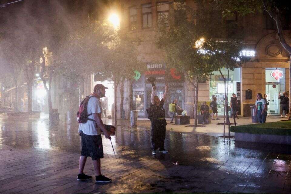 המשטרה החלה לפנות את המפגינים בכוח - מכת"זית הופעלה
, רויטרס