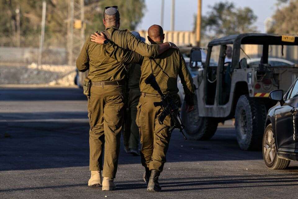 לוחמי מילואים בצאלים  , ללא
