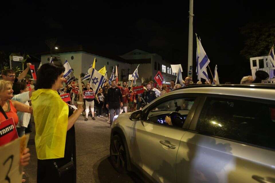 הפגנות באירוע הרמת הכוסית של הליכוד ברעננה  , ללא