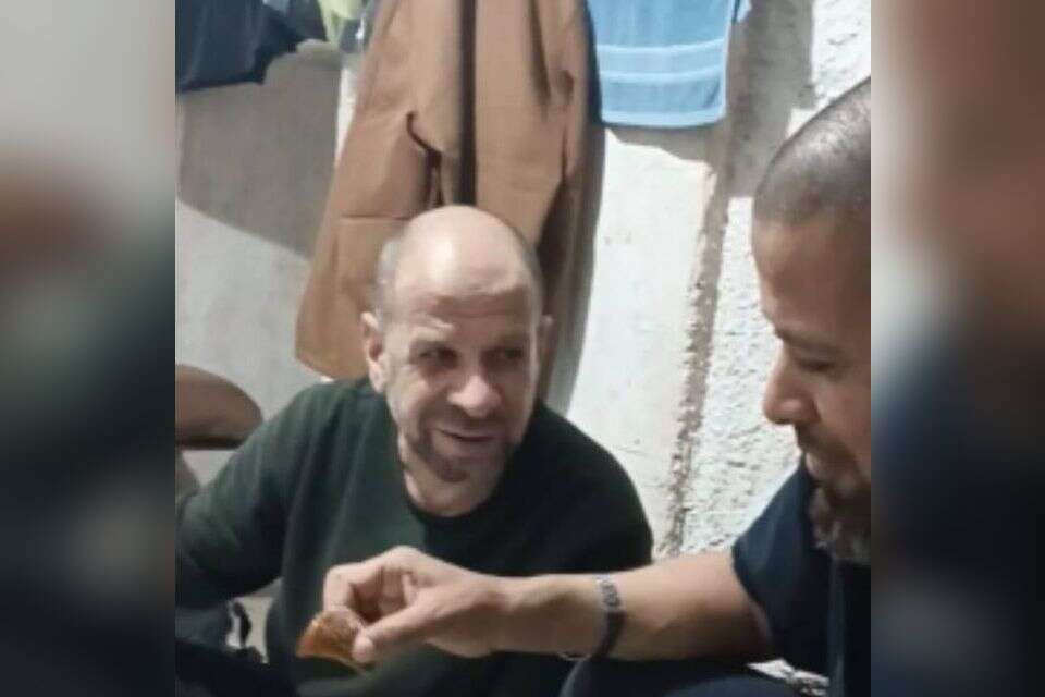 מח"ט רפיח בחמאס סועד עם מחבלים נוספים במנהרה בחאן יונס , דובר צה"ל בערבית