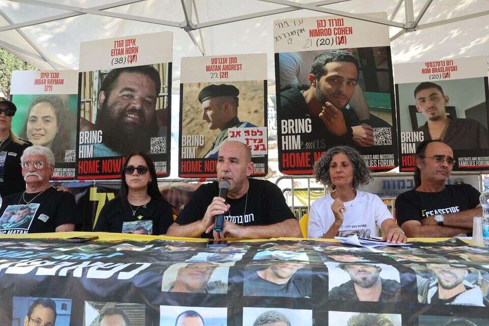 הצהרת משפחות חטופים מול מעון רה"מ. "הם יכולים מחר להיות בבית" , אורן בן חקון