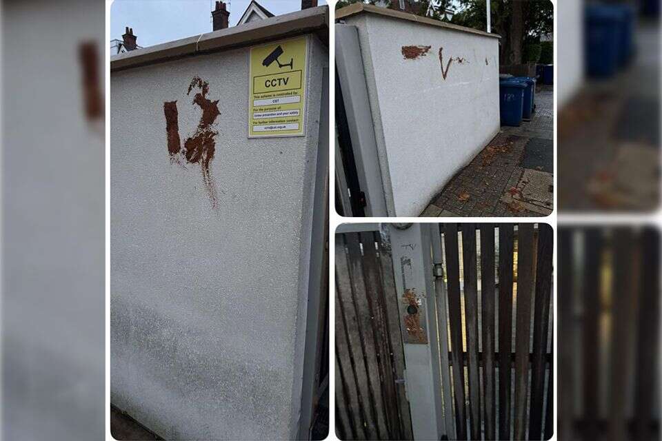 קירות בית הכנסת בלונדון נמרחו בצואה , מתוך חשבון ה-X של BlondShelley
