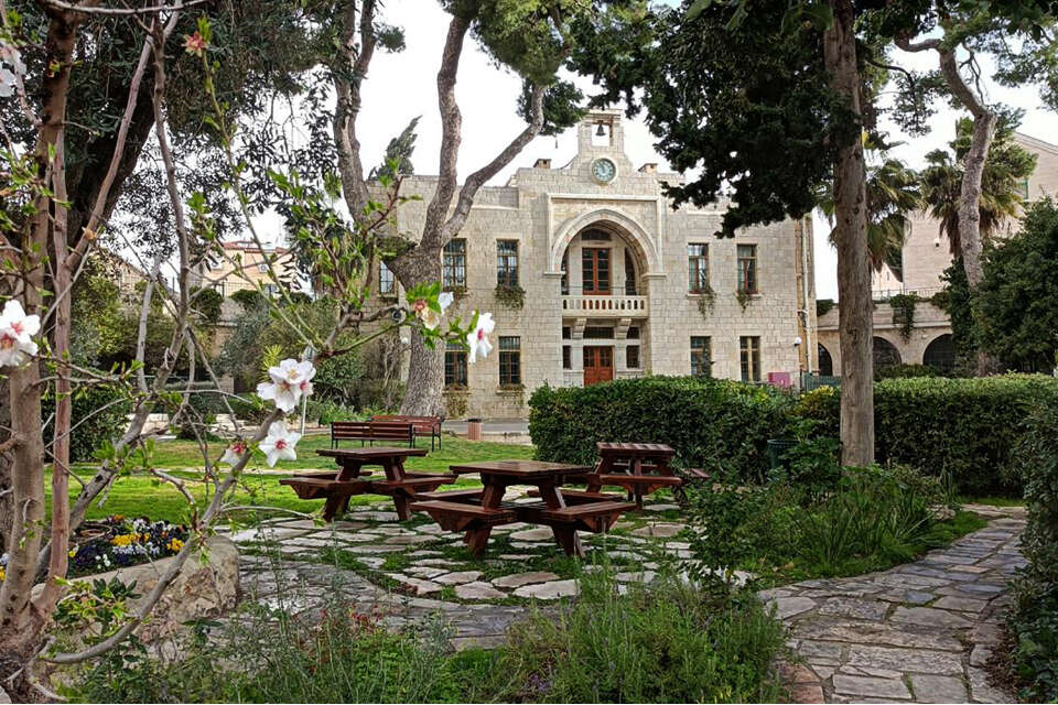  בית הספר האנגליקני. אחד הנכסים הנדונים צילום:  AISJ