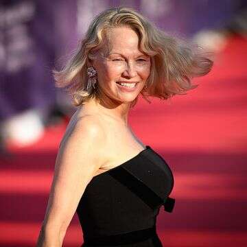 פעלולי יח״צ? פמלה אנדרסון סוגרת חשבון עם השמועות