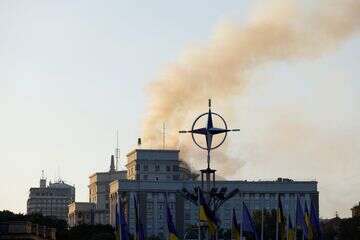 עשן מבניין הפרלמנט באוקראינה , רויטרס